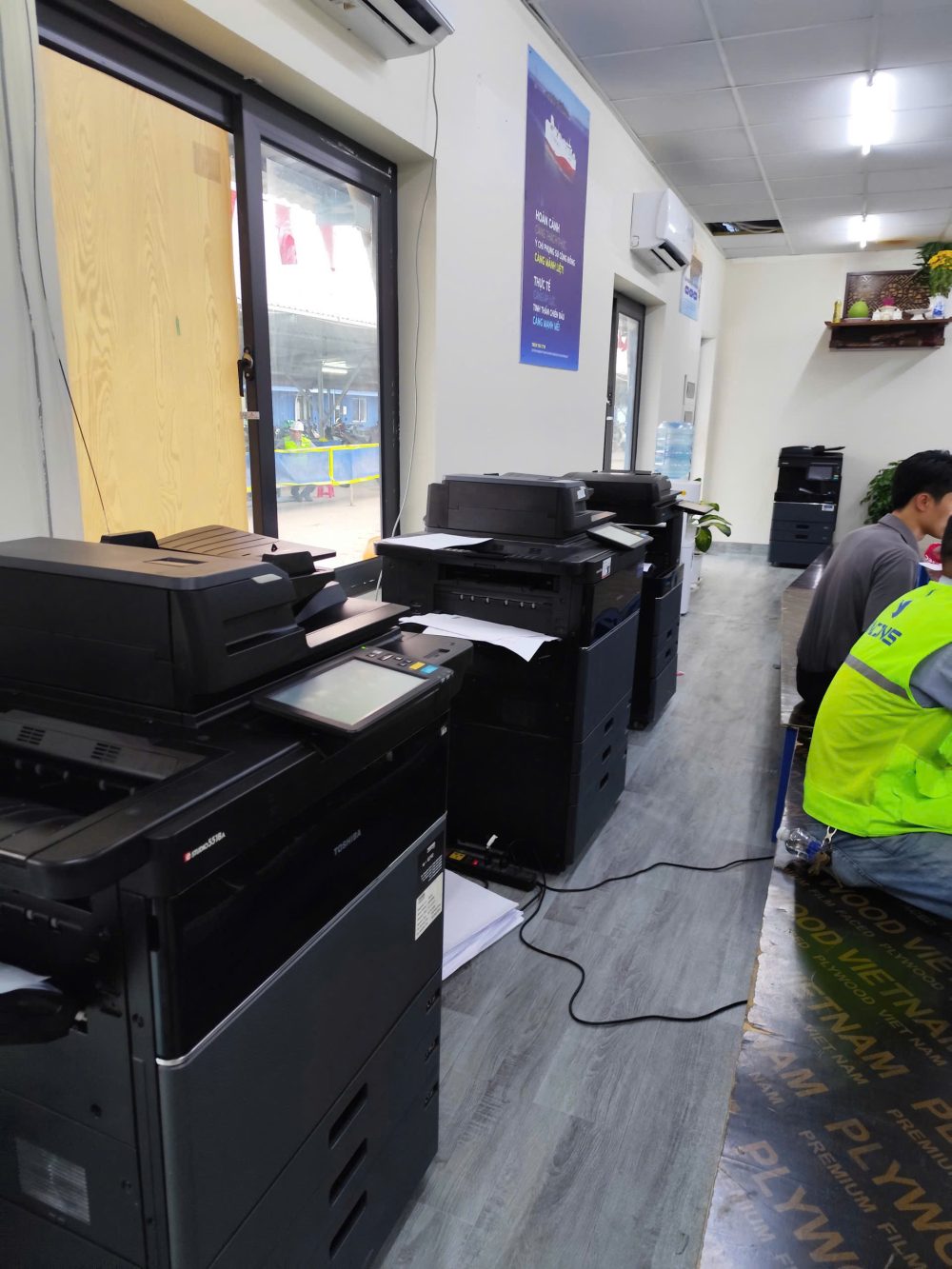 Các máy photocopy được bố trí tại văn phòng công trường, ảnh thực tế Mai Hoàng cung cấp